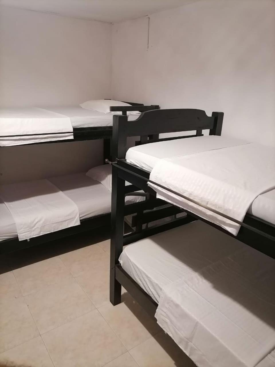 Hostel Shalom Adonai Cartagena Екстериор снимка
