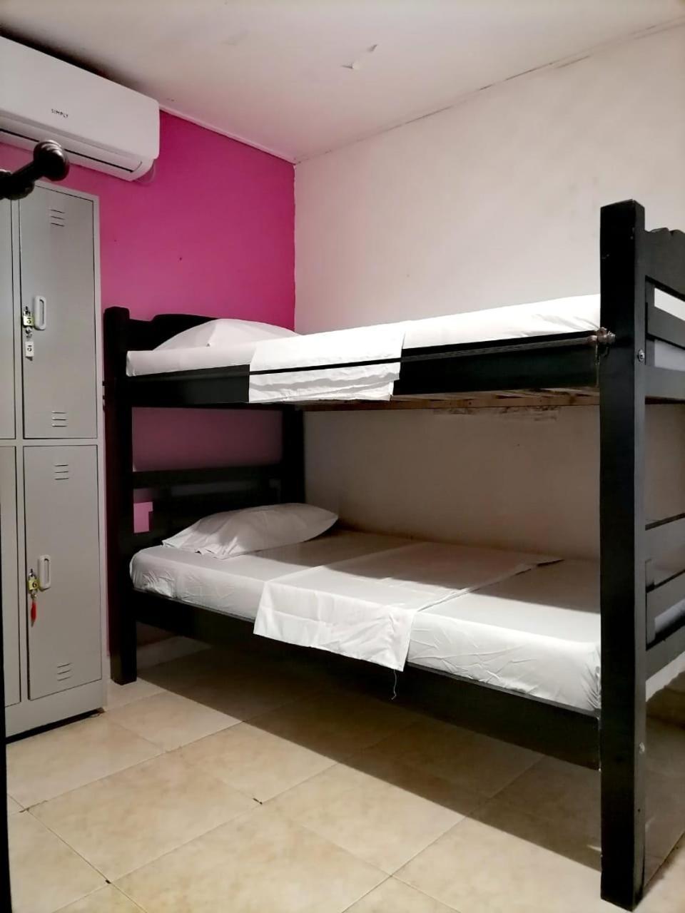 Hostel Shalom Adonai Cartagena Екстериор снимка