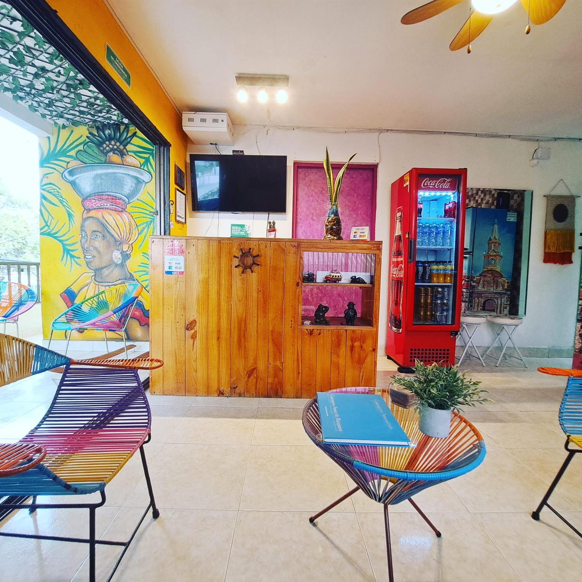 Hostel Shalom Adonai Cartagena Екстериор снимка