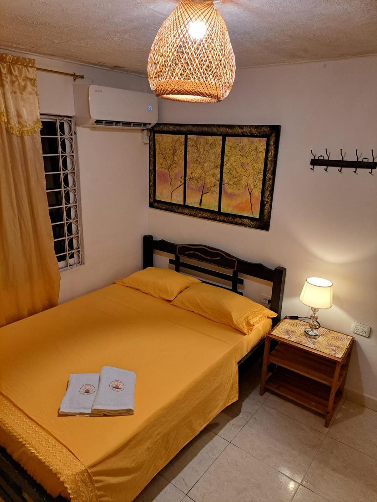 Hostel Shalom Adonai Cartagena Екстериор снимка