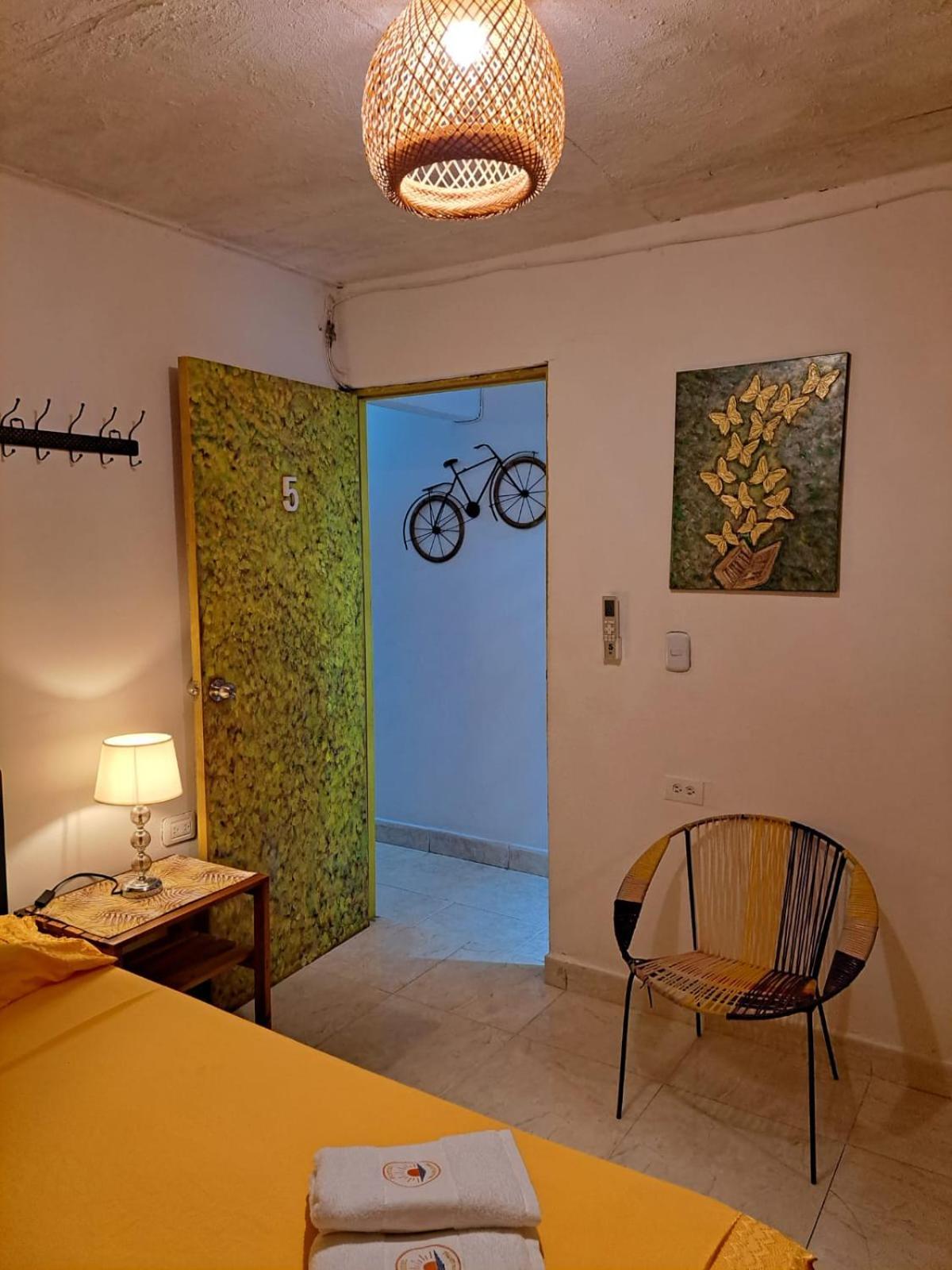 Hostel Shalom Adonai Cartagena Екстериор снимка