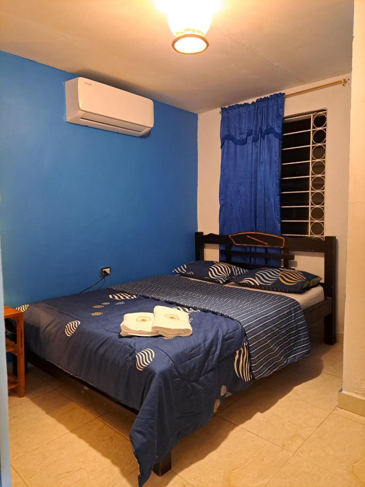 Hostel Shalom Adonai Cartagena Екстериор снимка