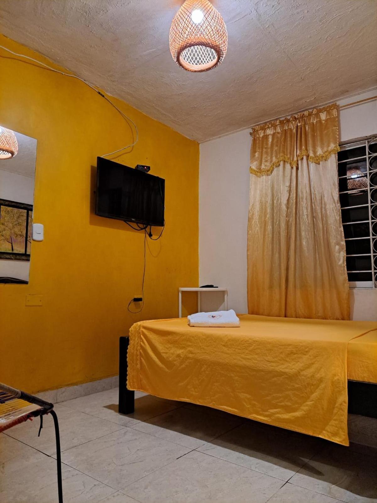 Hostel Shalom Adonai Cartagena Екстериор снимка