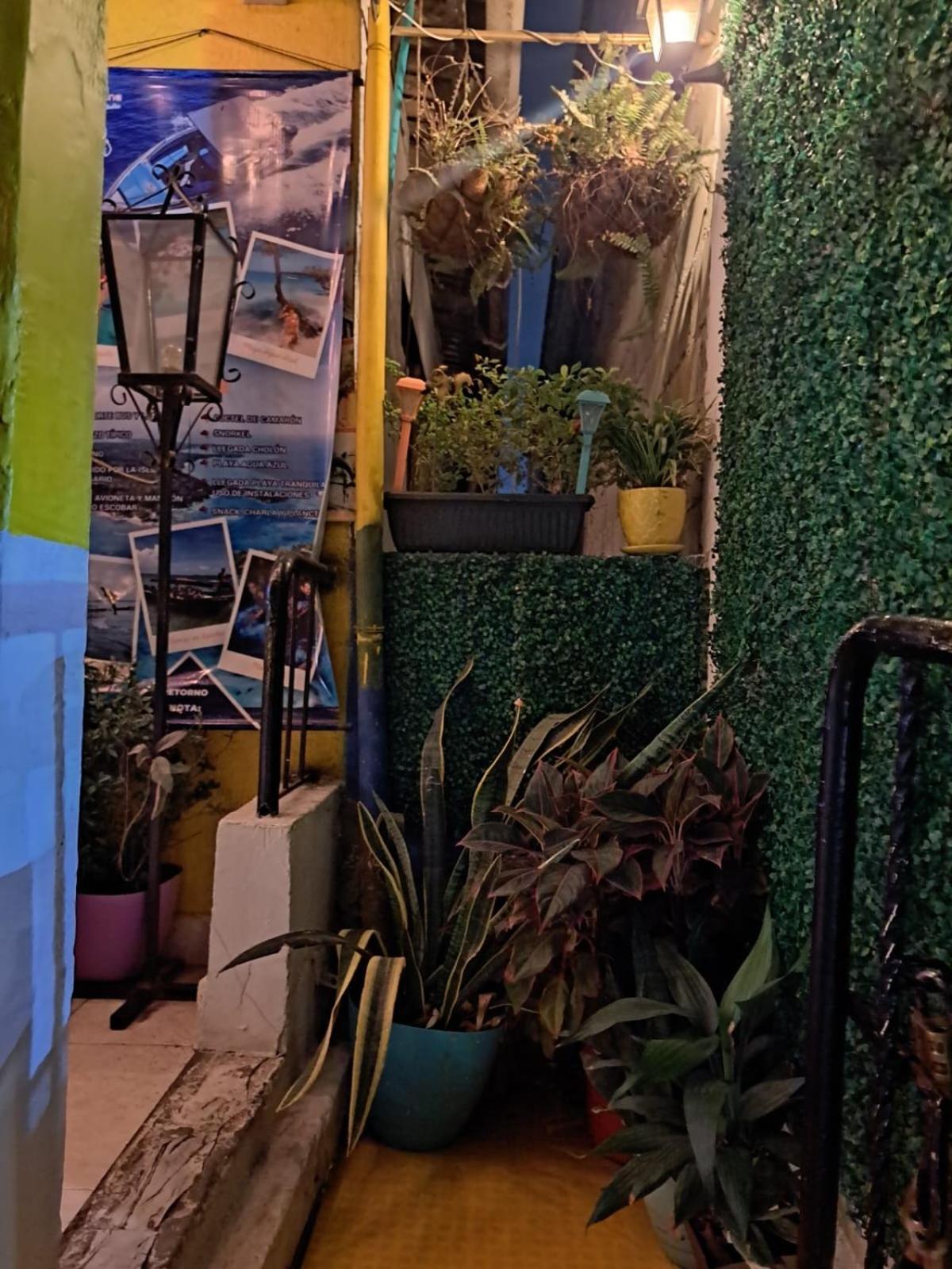 Hostel Shalom Adonai Cartagena Екстериор снимка