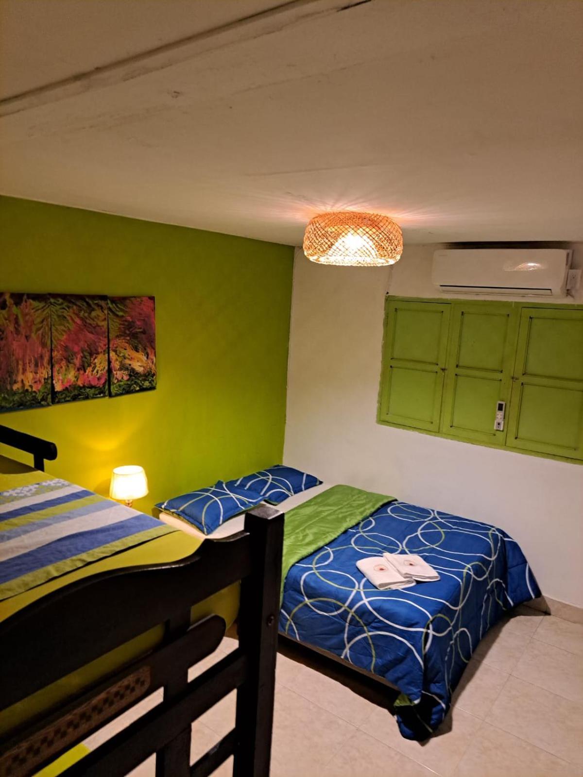 Hostel Shalom Adonai Cartagena Екстериор снимка