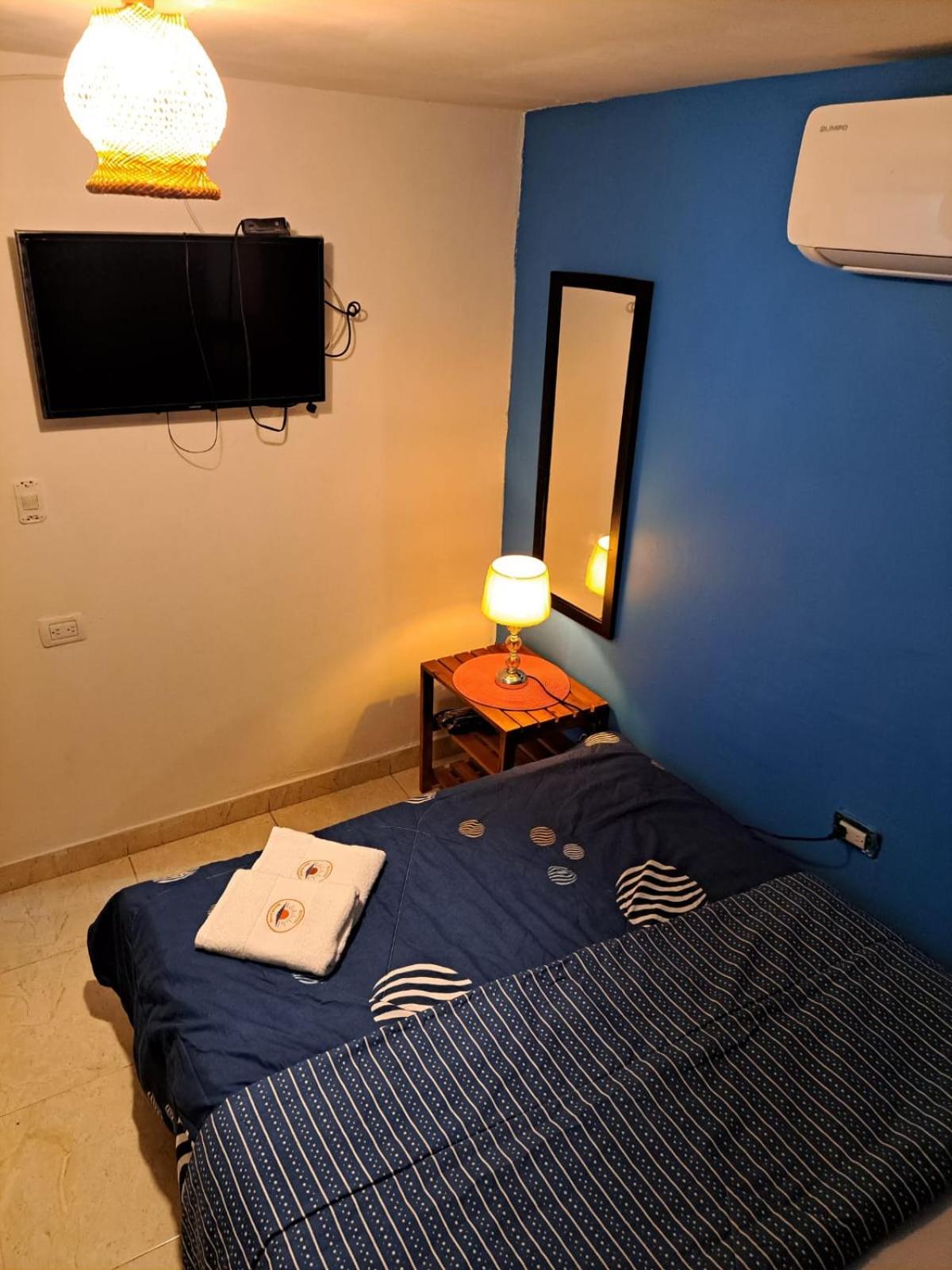 Hostel Shalom Adonai Cartagena Екстериор снимка