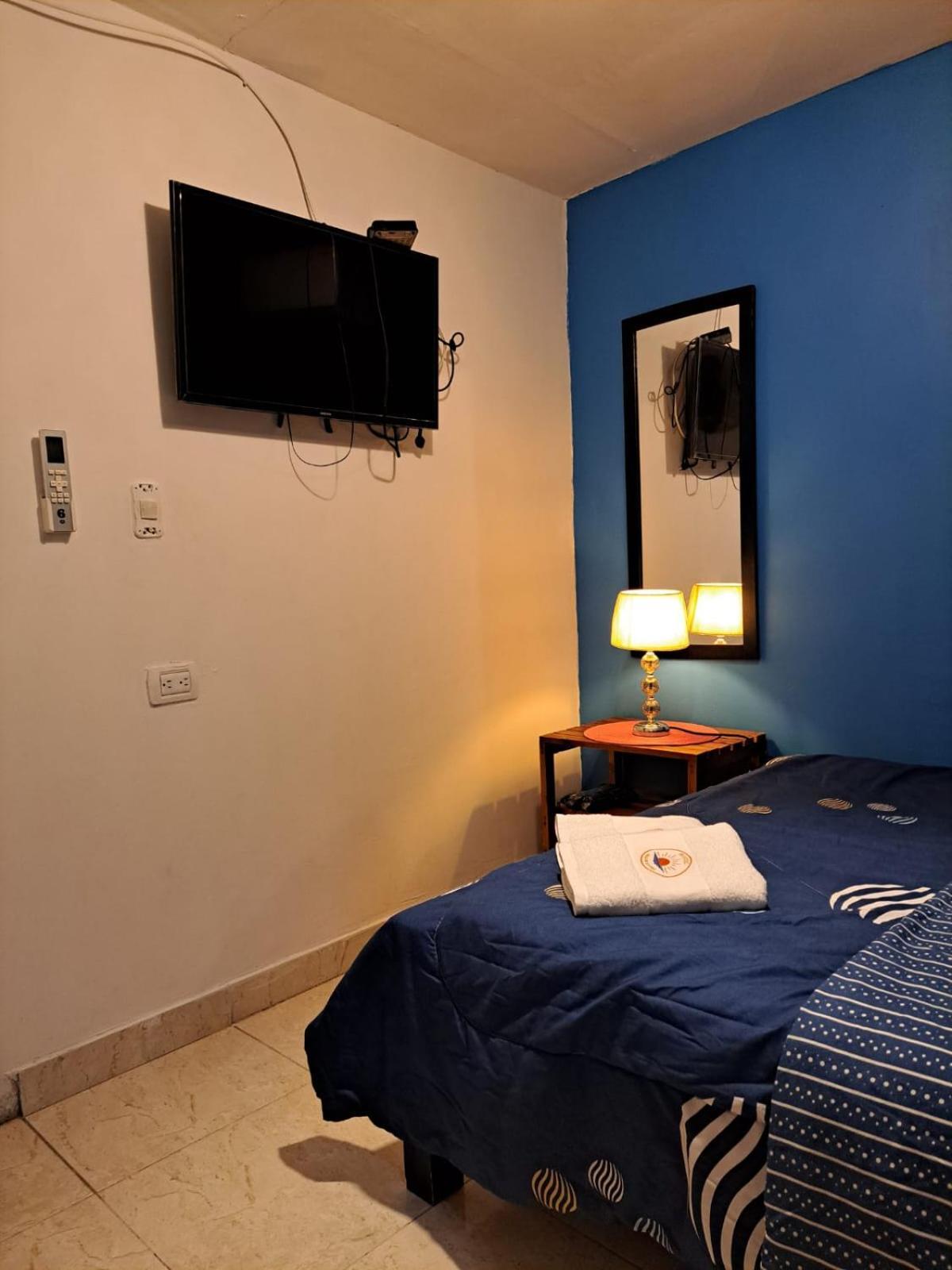 Hostel Shalom Adonai Cartagena Екстериор снимка
