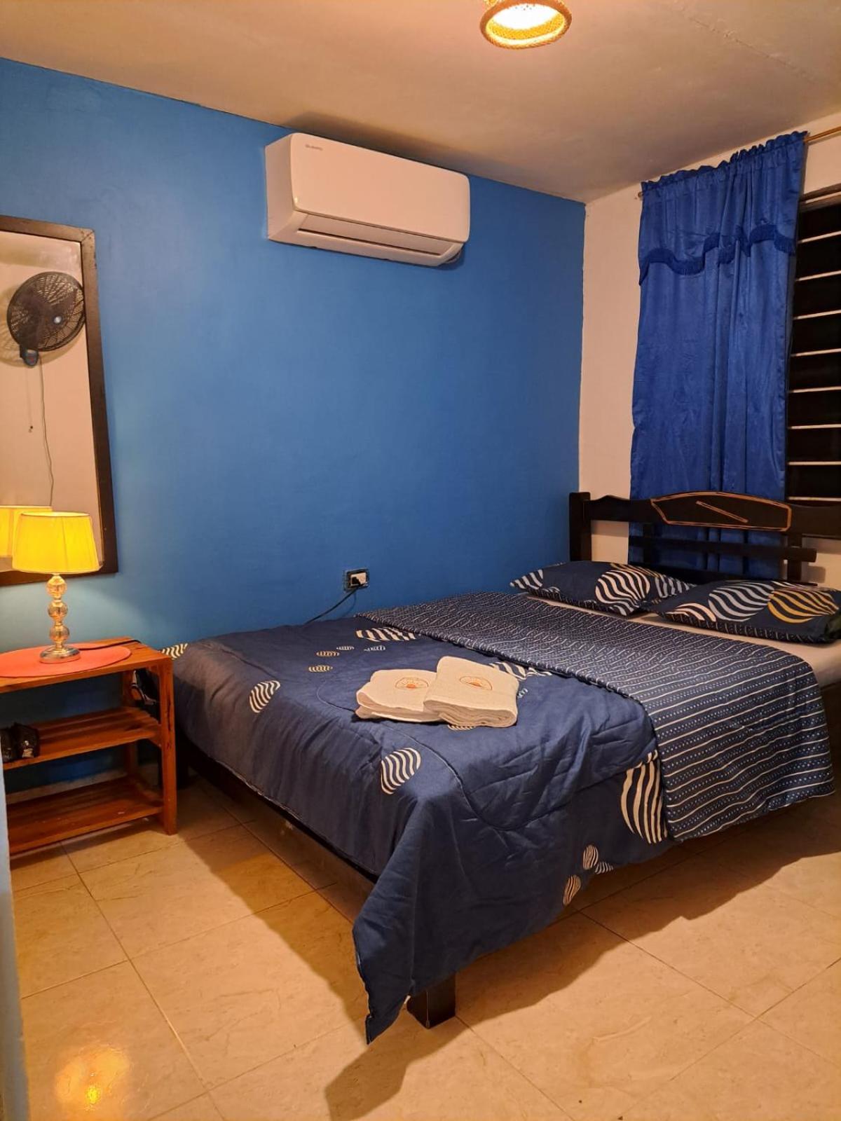 Hostel Shalom Adonai Cartagena Екстериор снимка