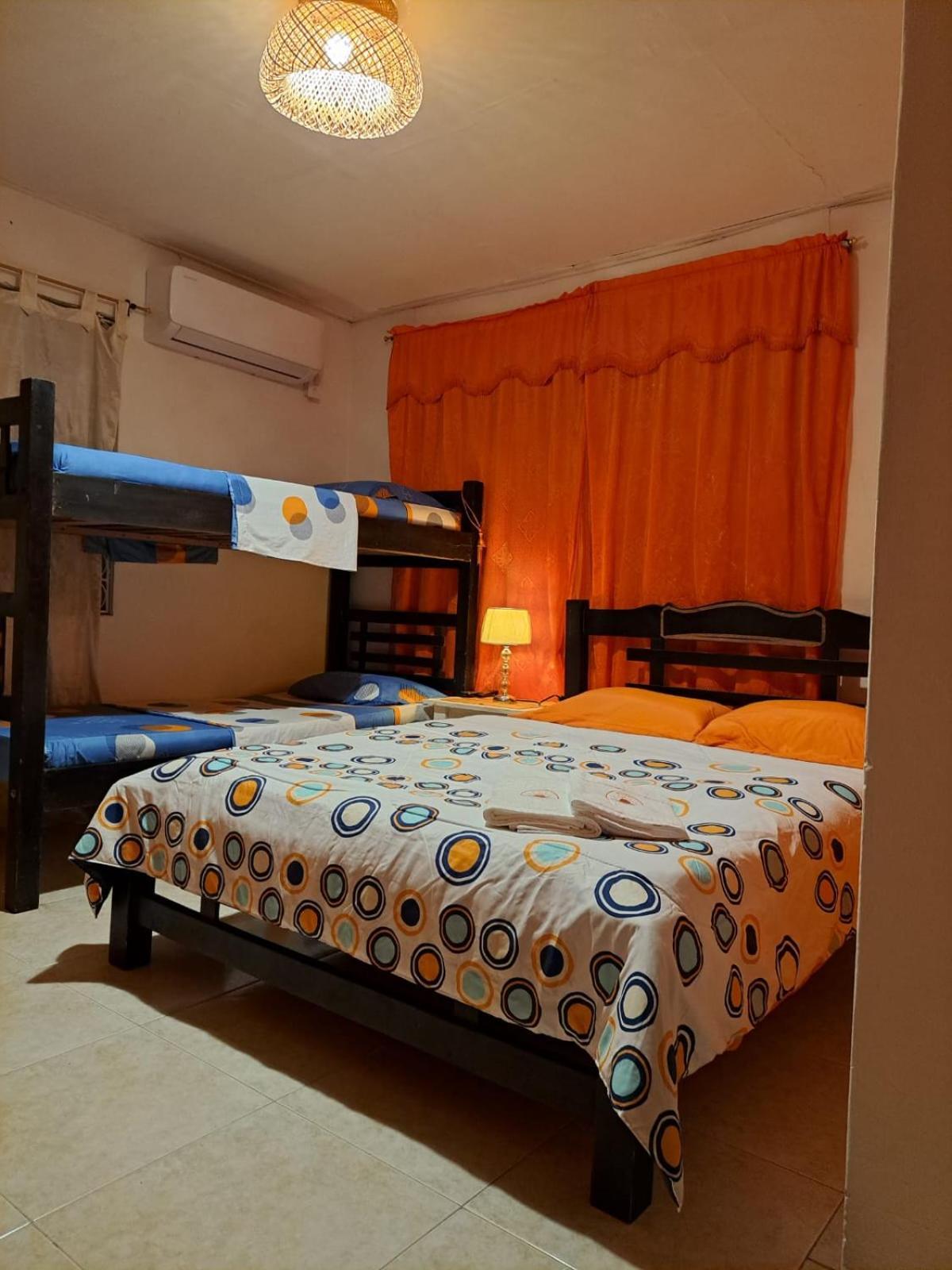 Hostel Shalom Adonai Cartagena Екстериор снимка